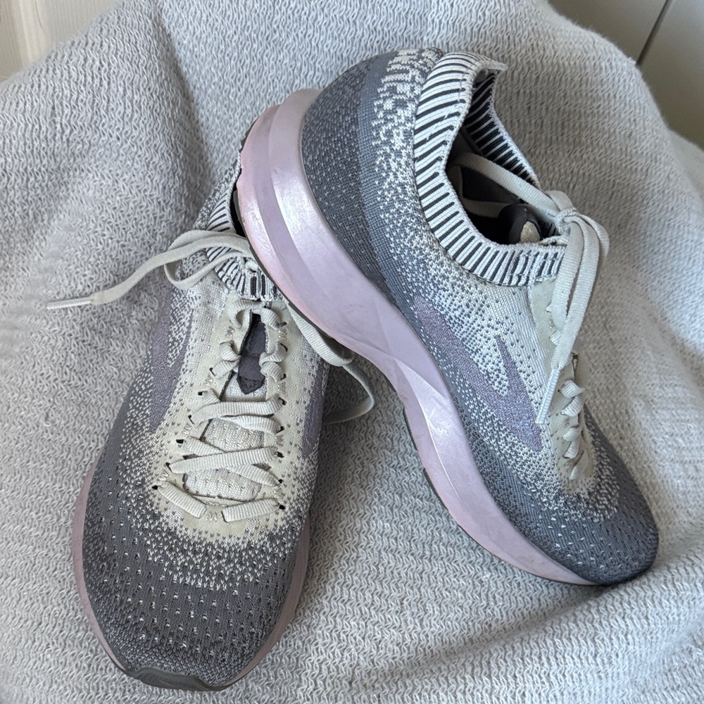 Brooks Levitate 2 Gray and Lavender Running Shoes